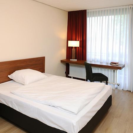 ホテル Bildungshaus St. Bernhard - Wohnen Und Tagen ラシュタット エクステリア 写真