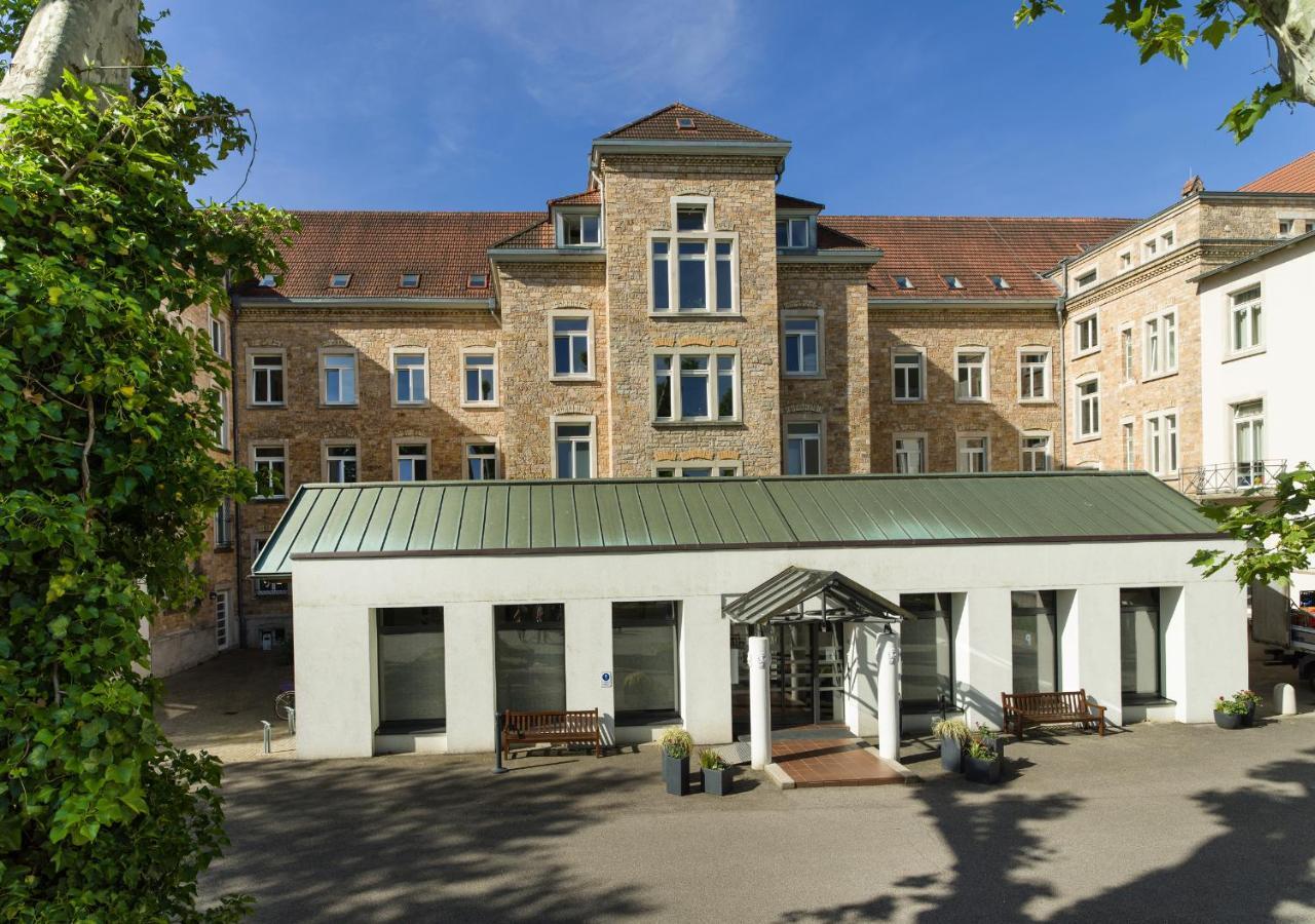 ホテル Bildungshaus St. Bernhard - Wohnen Und Tagen ラシュタット エクステリア 写真