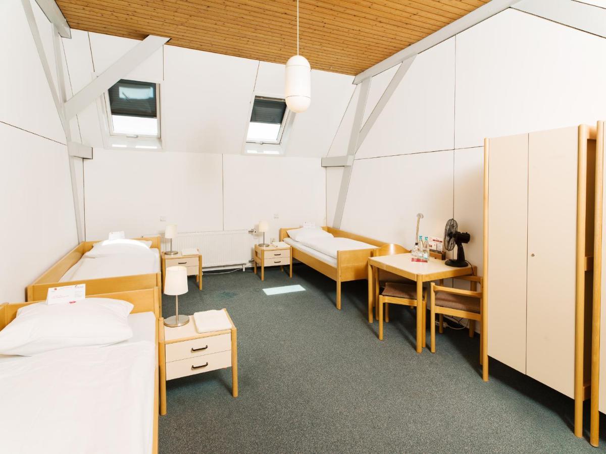 ホテル Bildungshaus St. Bernhard - Wohnen Und Tagen ラシュタット エクステリア 写真