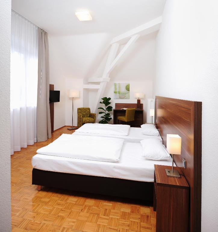 ホテル Bildungshaus St. Bernhard - Wohnen Und Tagen ラシュタット 部屋 写真