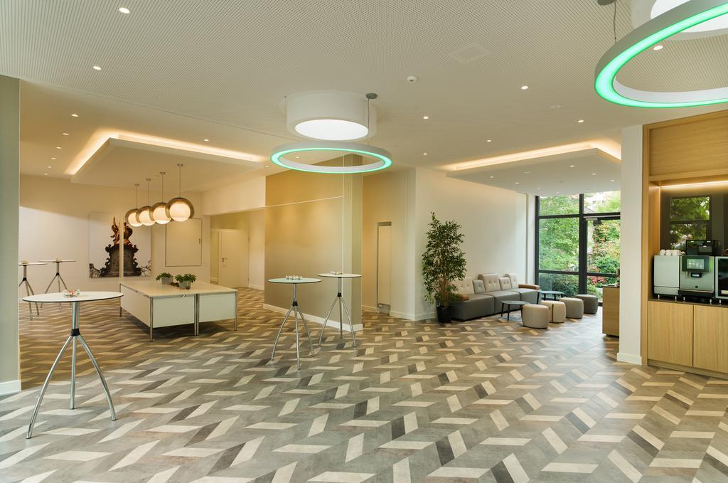 ホテル Bildungshaus St. Bernhard - Wohnen Und Tagen ラシュタット エクステリア 写真